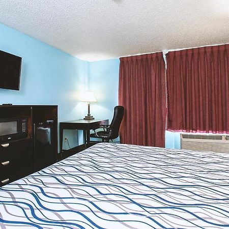Sky-Palace Inn & Suites Wichita East Zewnętrze zdjęcie