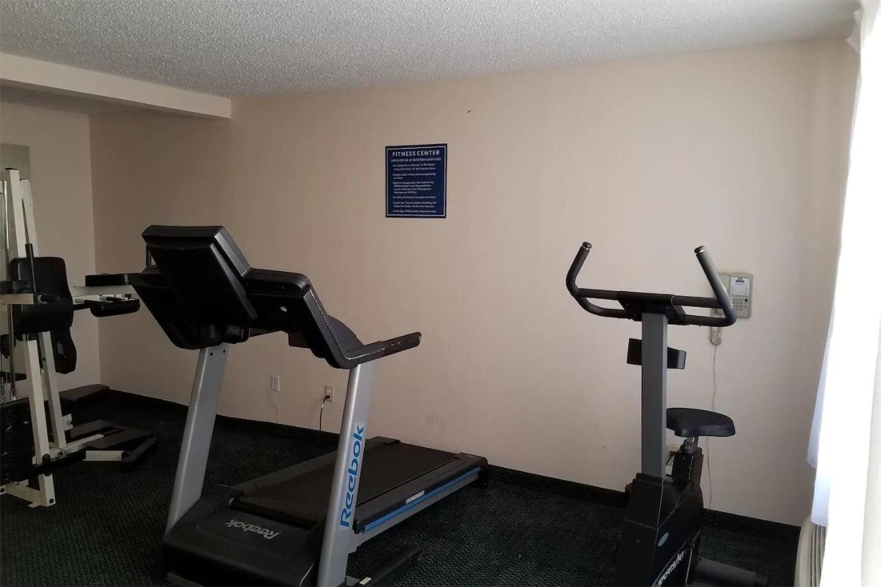 Sky-Palace Inn & Suites Wichita East Zewnętrze zdjęcie