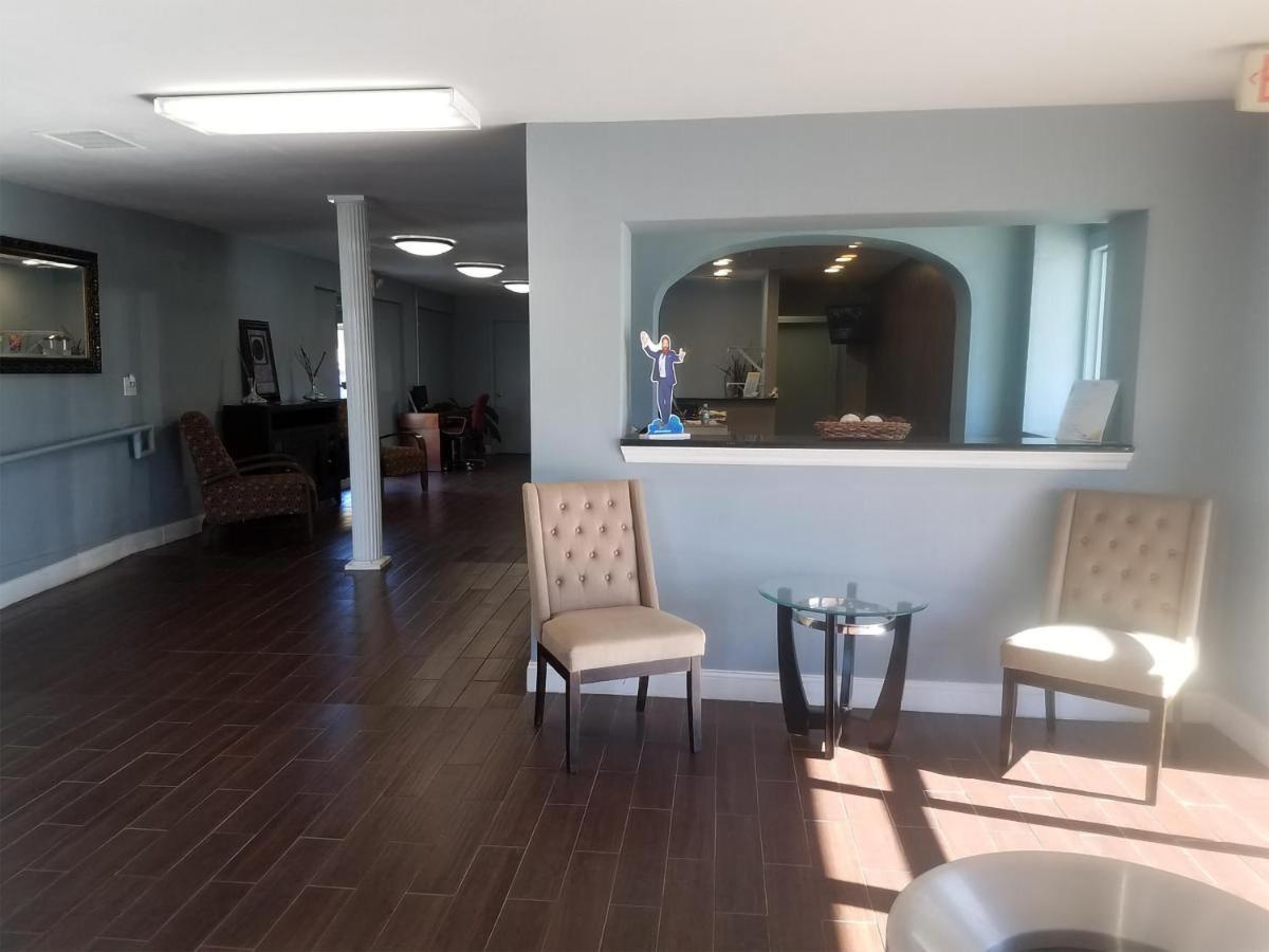 Sky-Palace Inn & Suites Wichita East Zewnętrze zdjęcie