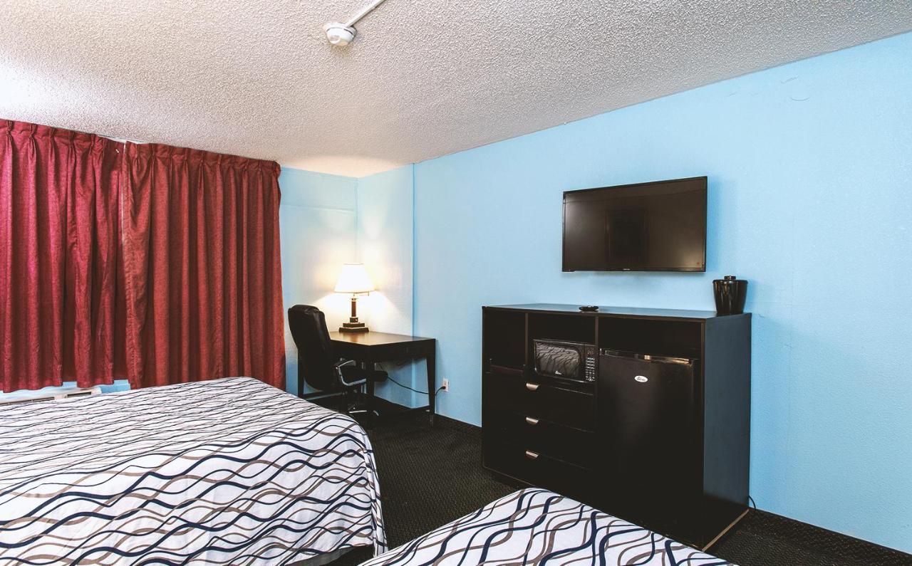Sky-Palace Inn & Suites Wichita East Zewnętrze zdjęcie