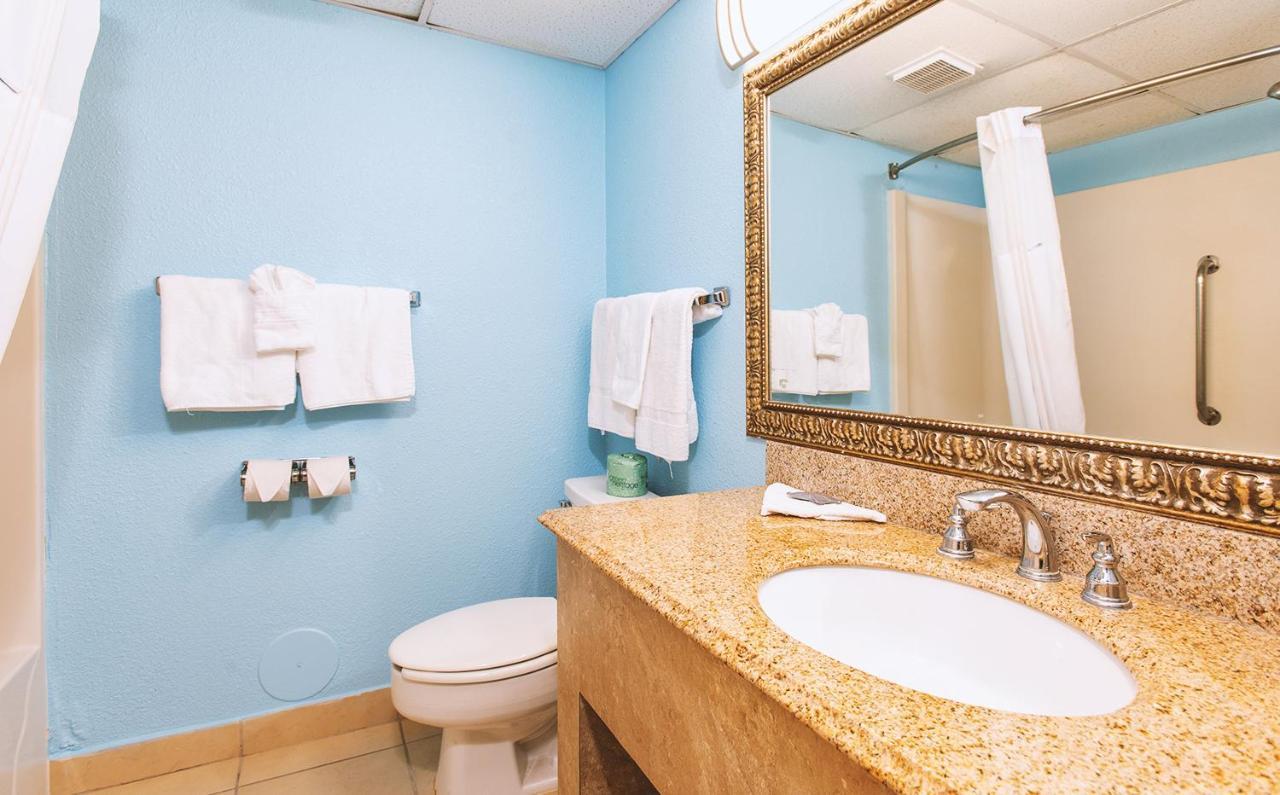 Sky-Palace Inn & Suites Wichita East Zewnętrze zdjęcie