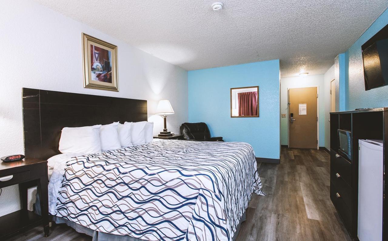 Sky-Palace Inn & Suites Wichita East Zewnętrze zdjęcie
