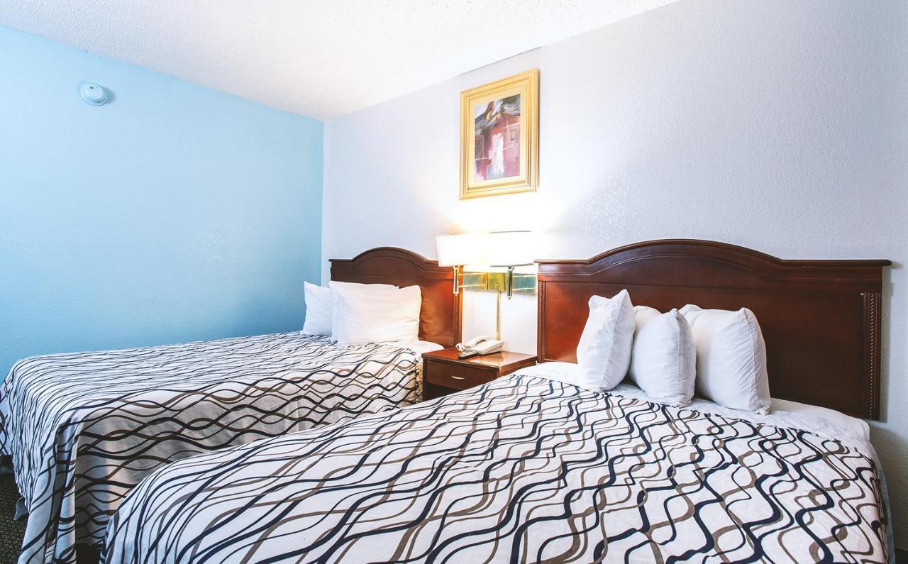 Sky-Palace Inn & Suites Wichita East Zewnętrze zdjęcie