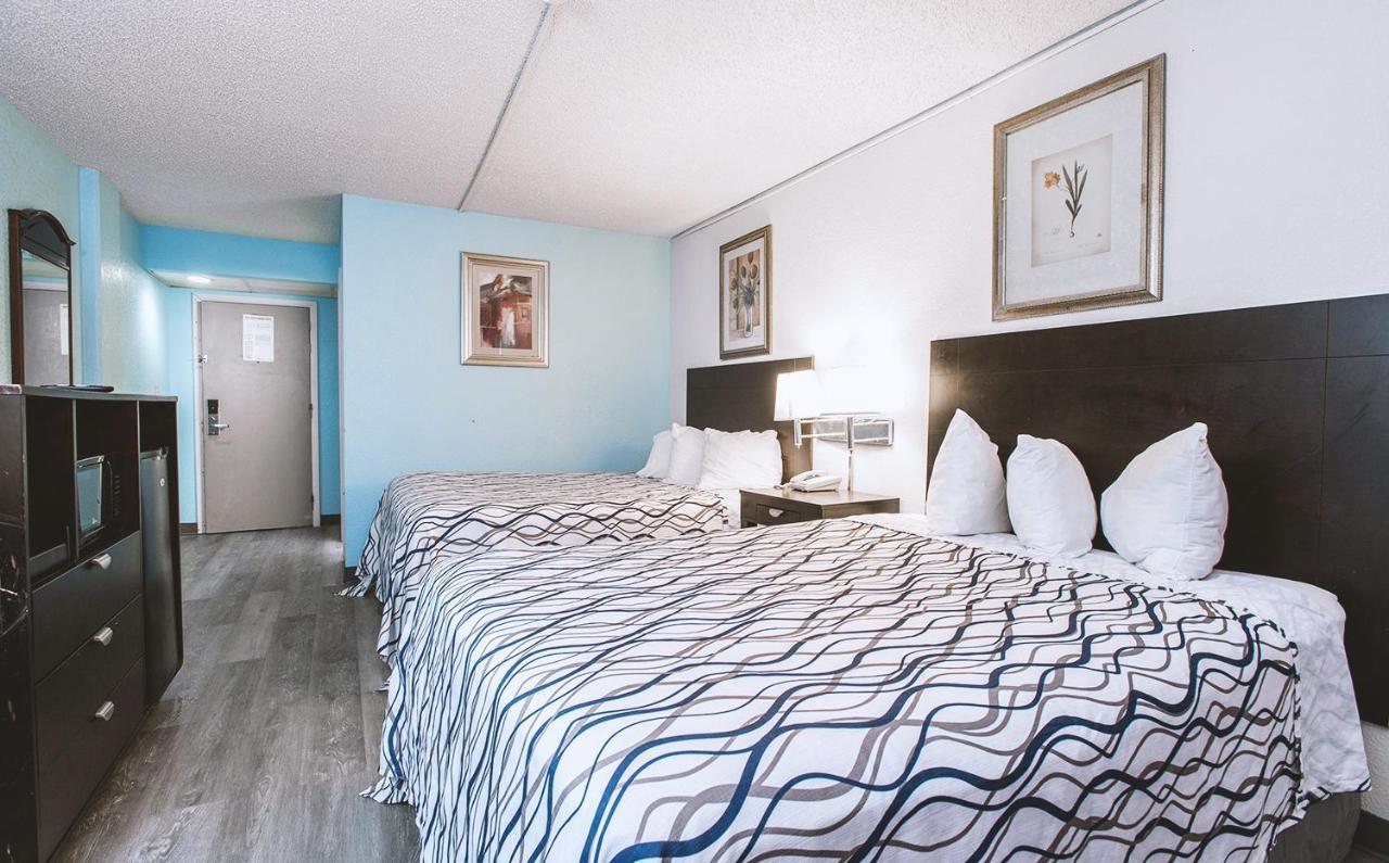 Sky-Palace Inn & Suites Wichita East Zewnętrze zdjęcie