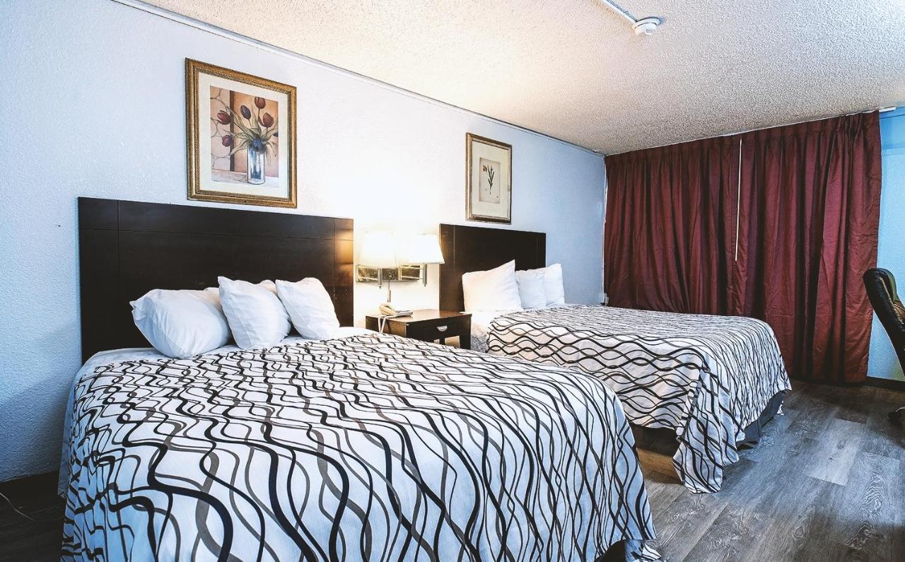 Sky-Palace Inn & Suites Wichita East Zewnętrze zdjęcie